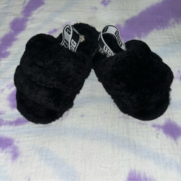 UGG Other - EUC UGG “Fluff Yeah” Sheepskin Slippers in Black Toddler Girls Size 8